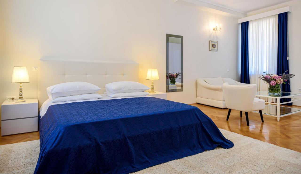 ספליט Palace Schoen Milesi - Esense Of Prestige - Private Pool - Free Parking - Old Money Style Luxury Rooms - Walking Distance To The Old Town, The Beach And All Amenities - Buralux Properties מראה חיצוני תמונה