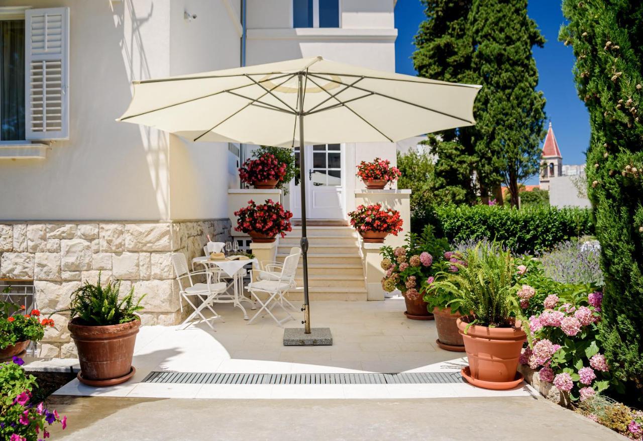 ספליט Palace Schoen Milesi - Esense Of Prestige - Private Pool - Free Parking - Old Money Style Luxury Rooms - Walking Distance To The Old Town, The Beach And All Amenities - Buralux Properties מראה חיצוני תמונה