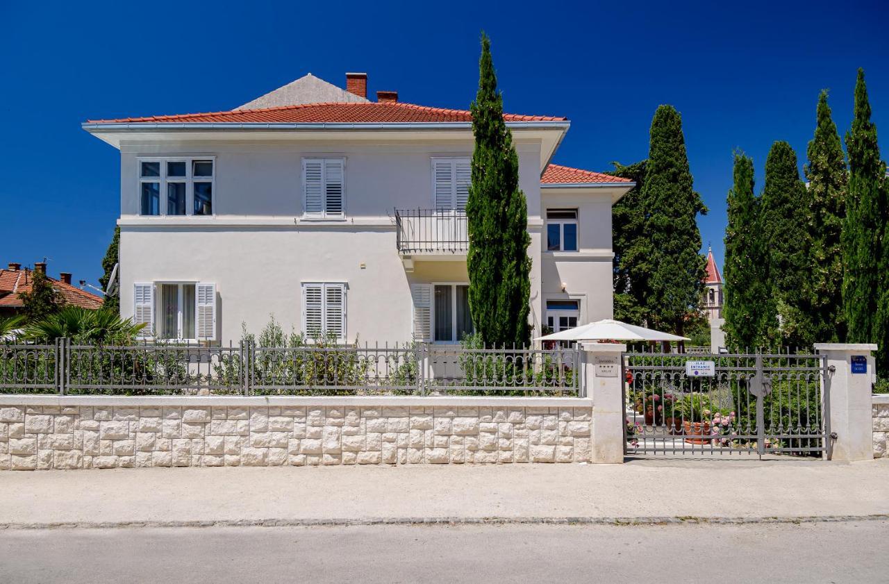 ספליט Palace Schoen Milesi - Esense Of Prestige - Private Pool - Free Parking - Old Money Style Luxury Rooms - Walking Distance To The Old Town, The Beach And All Amenities - Buralux Properties מראה חיצוני תמונה