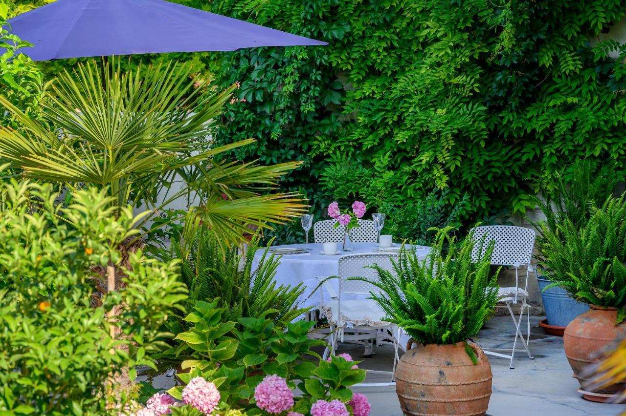 ספליט Palace Schoen Milesi - Esense Of Prestige - Private Pool - Free Parking - Old Money Style Luxury Rooms - Walking Distance To The Old Town, The Beach And All Amenities - Buralux Properties מראה חיצוני תמונה