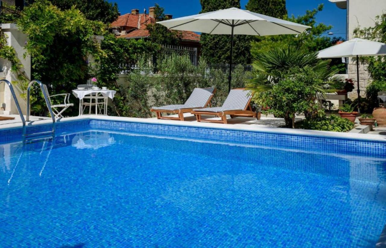 ספליט Palace Schoen Milesi - Esense Of Prestige - Private Pool - Free Parking - Old Money Style Luxury Rooms - Walking Distance To The Old Town, The Beach And All Amenities - Buralux Properties מראה חיצוני תמונה