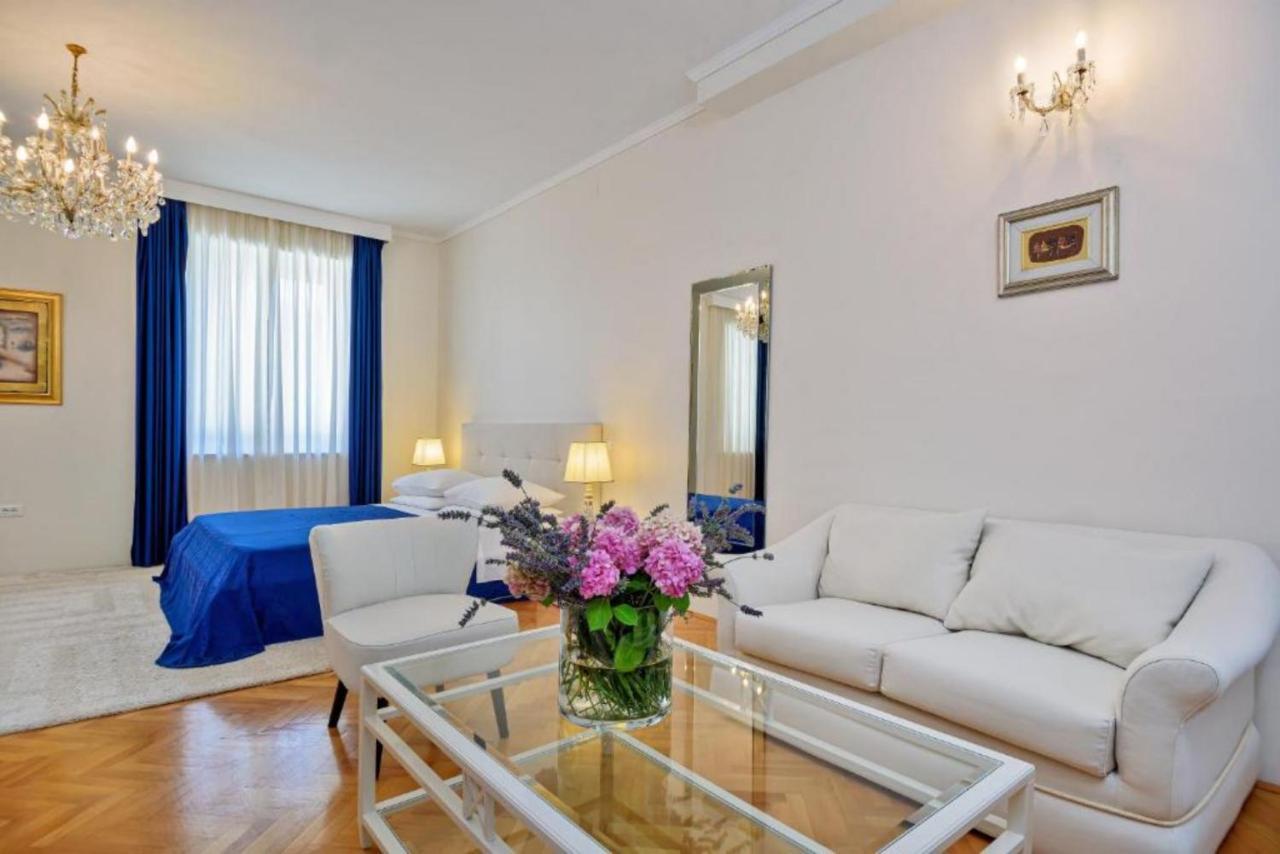 ספליט Palace Schoen Milesi - Esense Of Prestige - Private Pool - Free Parking - Old Money Style Luxury Rooms - Walking Distance To The Old Town, The Beach And All Amenities - Buralux Properties מראה חיצוני תמונה