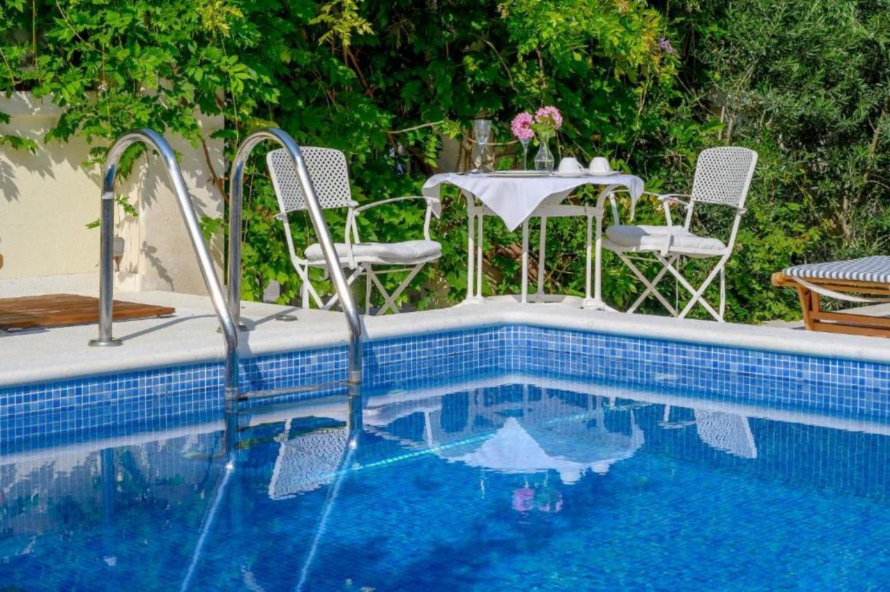 ספליט Palace Schoen Milesi - Esense Of Prestige - Private Pool - Free Parking - Old Money Style Luxury Rooms - Walking Distance To The Old Town, The Beach And All Amenities - Buralux Properties מראה חיצוני תמונה