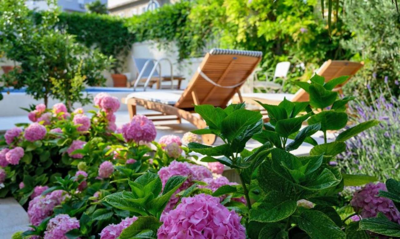 ספליט Palace Schoen Milesi - Esense Of Prestige - Private Pool - Free Parking - Old Money Style Luxury Rooms - Walking Distance To The Old Town, The Beach And All Amenities - Buralux Properties מראה חיצוני תמונה
