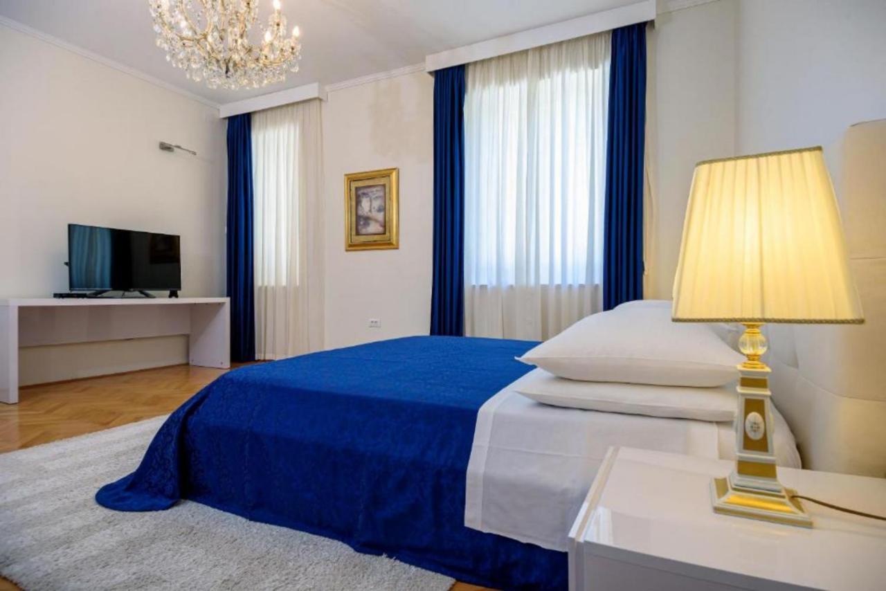 ספליט Palace Schoen Milesi - Esense Of Prestige - Private Pool - Free Parking - Old Money Style Luxury Rooms - Walking Distance To The Old Town, The Beach And All Amenities - Buralux Properties מראה חיצוני תמונה