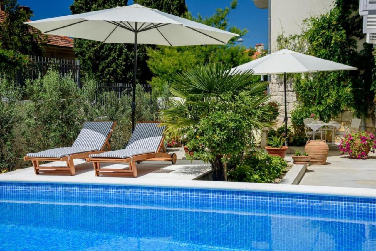 ספליט Palace Schoen Milesi - Esense Of Prestige - Private Pool - Free Parking - Old Money Style Luxury Rooms - Walking Distance To The Old Town, The Beach And All Amenities - Buralux Properties מראה חיצוני תמונה