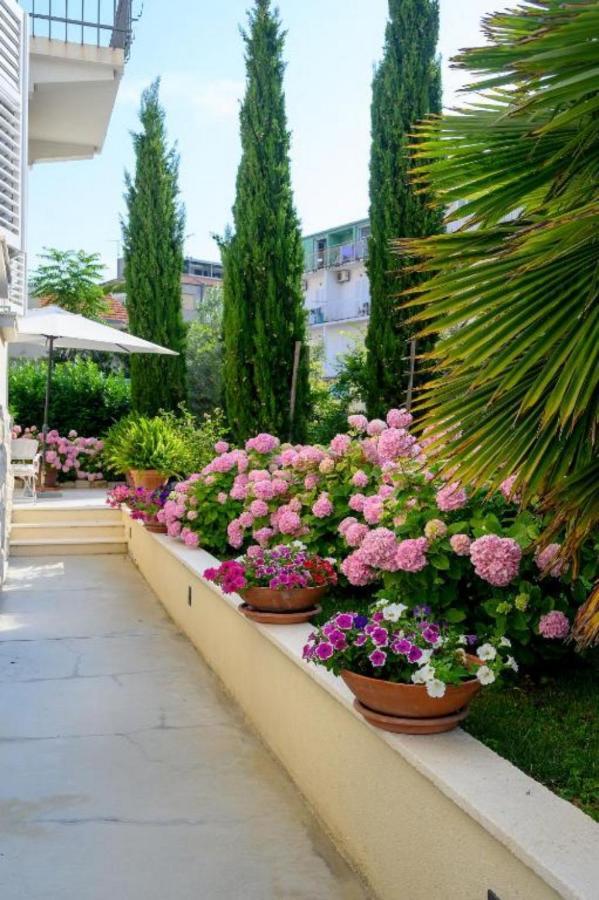 ספליט Palace Schoen Milesi - Esense Of Prestige - Private Pool - Free Parking - Old Money Style Luxury Rooms - Walking Distance To The Old Town, The Beach And All Amenities - Buralux Properties מראה חיצוני תמונה