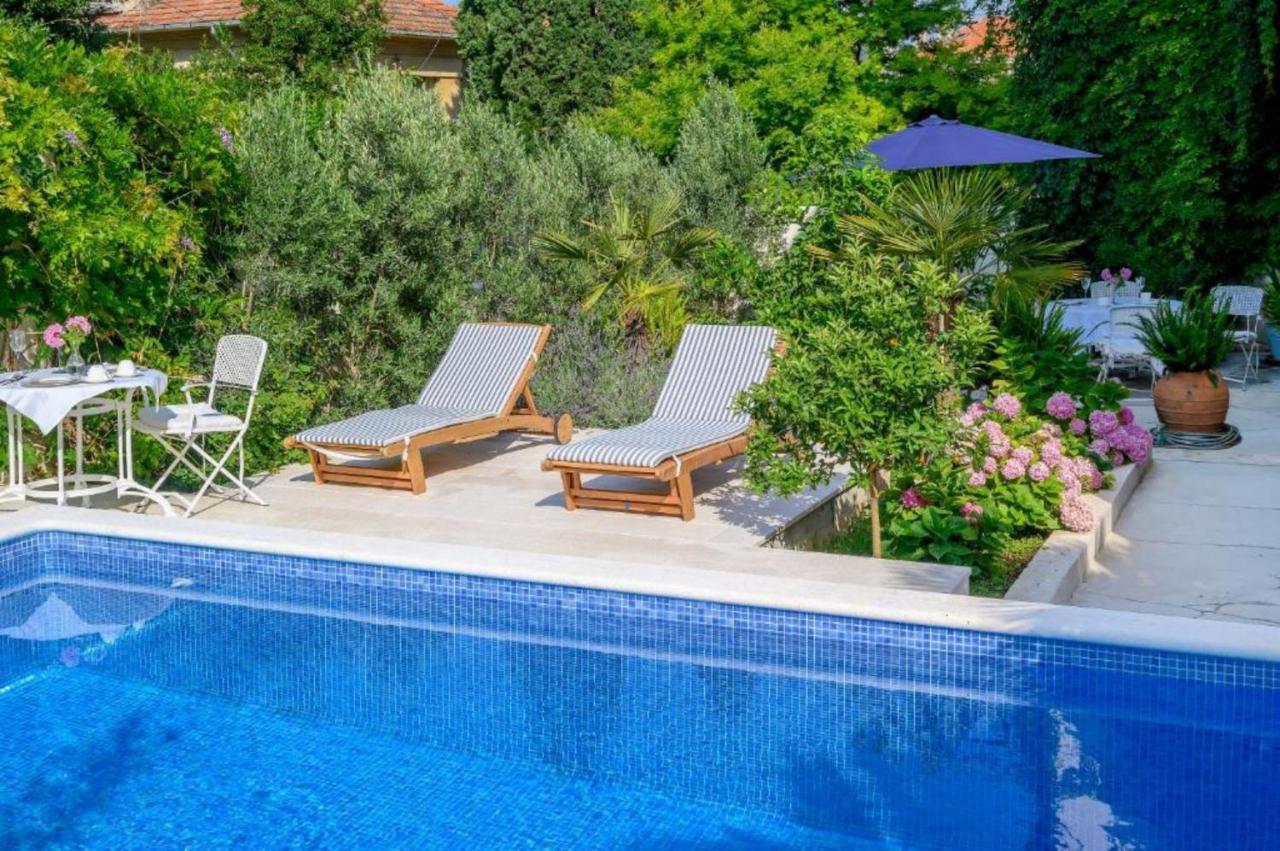ספליט Palace Schoen Milesi - Esense Of Prestige - Private Pool - Free Parking - Old Money Style Luxury Rooms - Walking Distance To The Old Town, The Beach And All Amenities - Buralux Properties מראה חיצוני תמונה