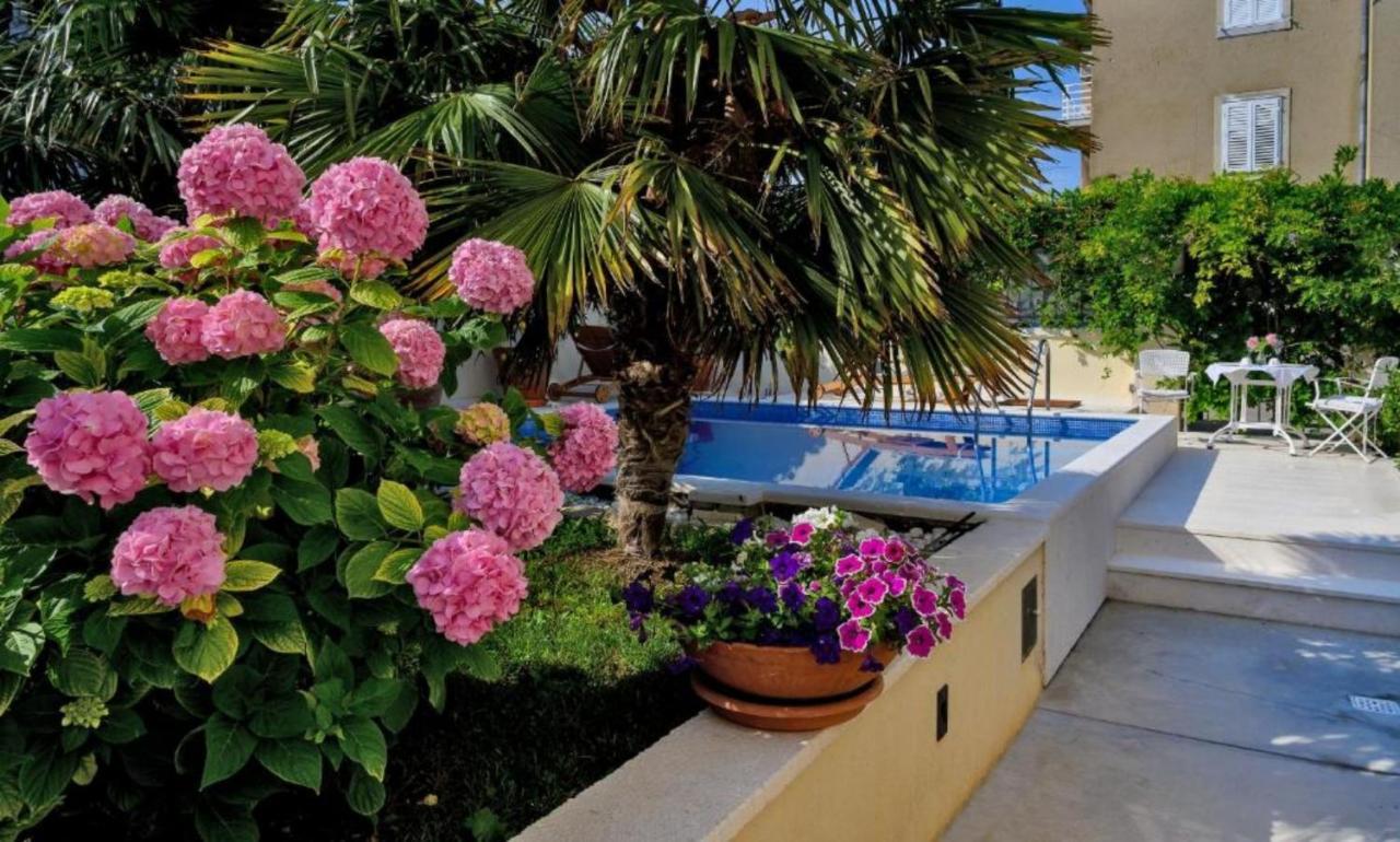 ספליט Palace Schoen Milesi - Esense Of Prestige - Private Pool - Free Parking - Old Money Style Luxury Rooms - Walking Distance To The Old Town, The Beach And All Amenities - Buralux Properties מראה חיצוני תמונה