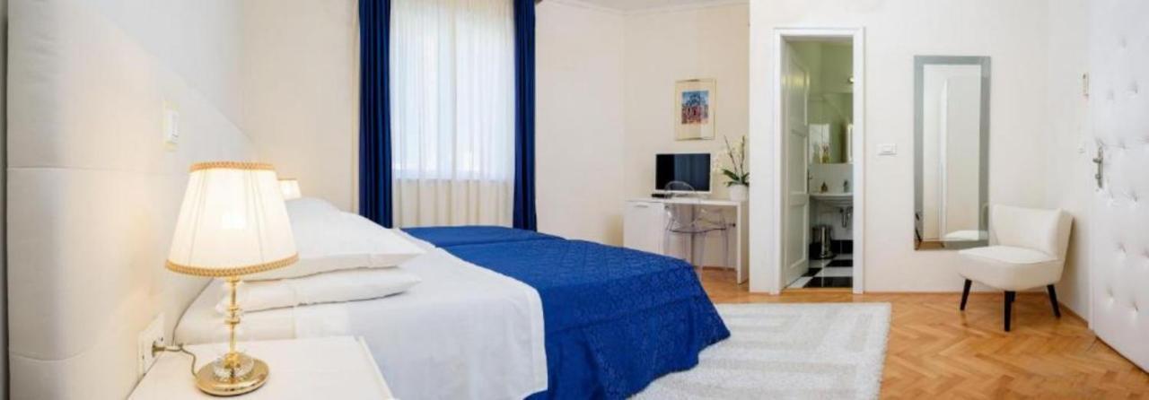 ספליט Palace Schoen Milesi - Esense Of Prestige - Private Pool - Free Parking - Old Money Style Luxury Rooms - Walking Distance To The Old Town, The Beach And All Amenities - Buralux Properties מראה חיצוני תמונה