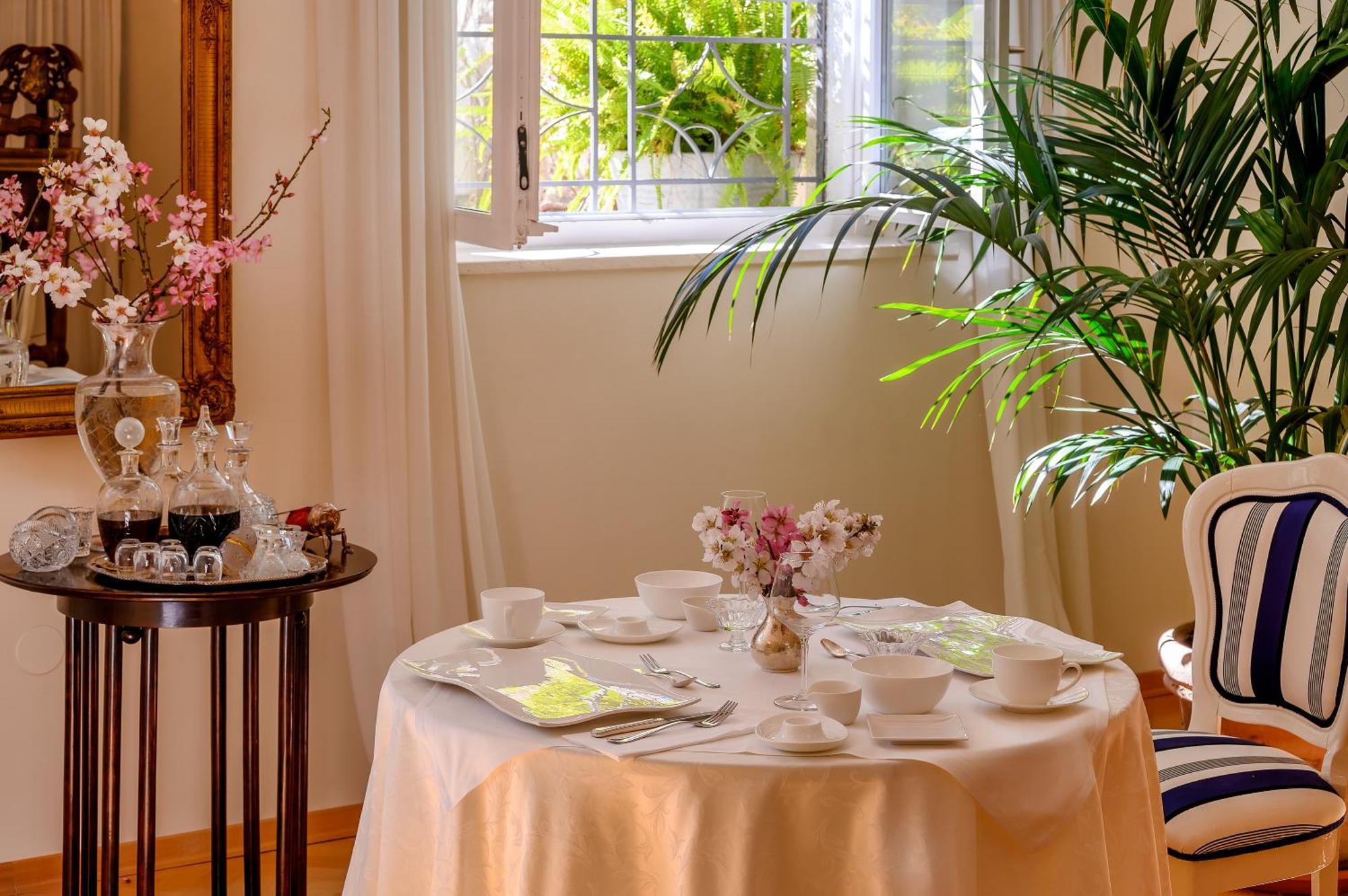 ספליט Palace Schoen Milesi - Esense Of Prestige - Private Pool - Free Parking - Old Money Style Luxury Rooms - Walking Distance To The Old Town, The Beach And All Amenities - Buralux Properties מראה חיצוני תמונה